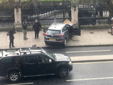 Attentat à Londres: au moins quatre morts, l'assaillant abattu