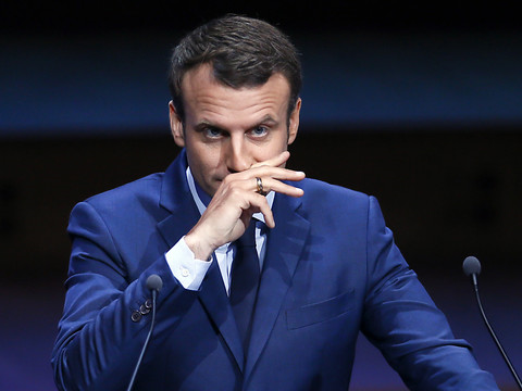 Macron s'installe en tête des sondages pour le premier tour