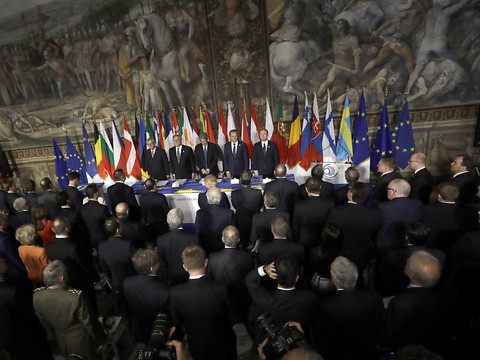 Après 60 ans, l'UE renouvelle à Rome ses voeux de mariage