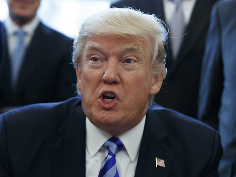 Trump adresse une mise en garde aux républicains conservateurs