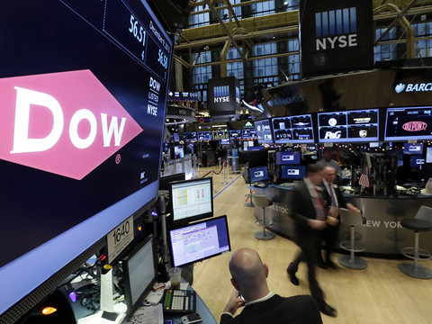 L'UE autorise sous conditions l'union des chimistes Dow et DuPont