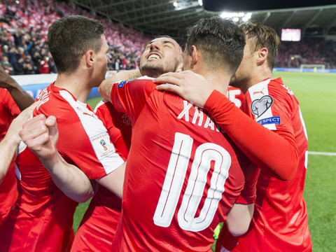 Il dérobe un maillot dédicacé par l'équipe de Suisse