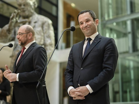 Benoît Hamon rencontre la chancelière allemande à Berlin