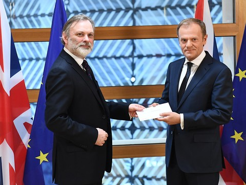 Le Royaume-Uni remet à l'UE la lettre déclenchant le Brexit