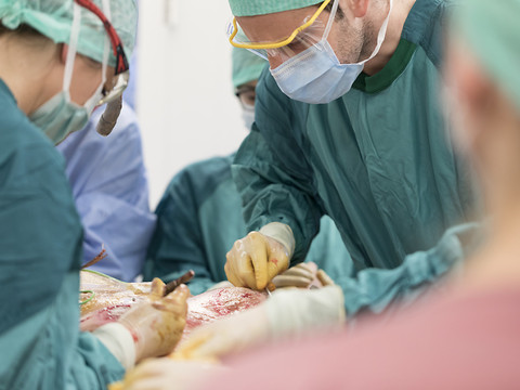 Les médecins exercent de plus en plus après l'âge de la retraite