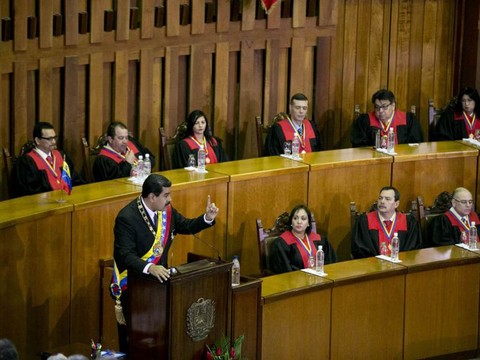 La Cour suprême s'octroie les pouvoirs législatifs (officiel)