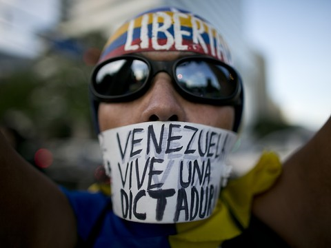 Le pouvoir vénézuélien recule avant des manifestations de l'opposition