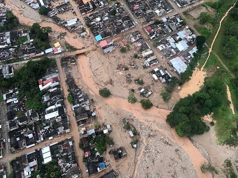 Plus de 150 morts dans un un glissement de terrain en Colombie