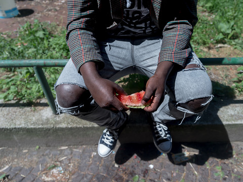 Seulement l'assistance pour les requérants admis provisoirement
