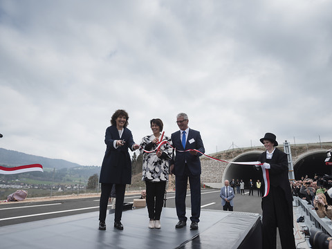 Doris Leuthard ouvre le dernier tronçon de la Transjurane (A16)