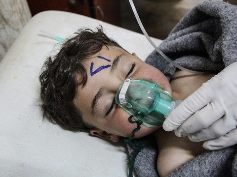 Attaque chimique en Syrie: cent civils tués, un hôpital bombardé