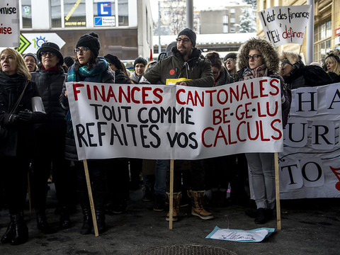 Les programmes d'économies suscitent la grogne en Suisse alémanique
