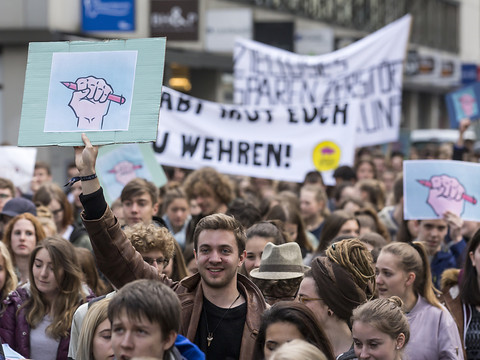 Des élèves manifestent contre la politique de formation