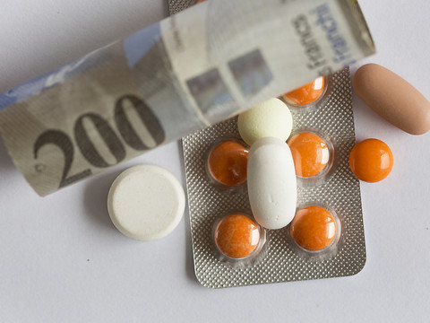 Les médicaments coûtent nettement plus en Suisse qu'à l'étranger