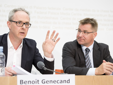Les opposants contre 