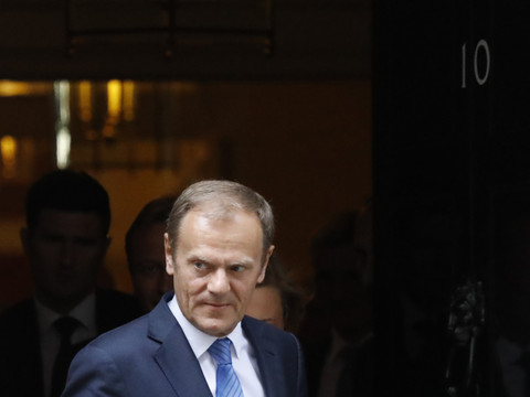 May reçoit Tusk une semaine après le lancement du Brexit