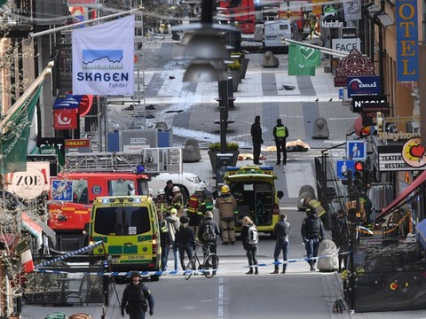 Attentat au camion bélier à Stockholm: quatre morts