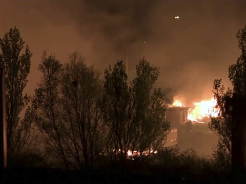 Un camp de migrants sur la Manche détruit par un incendie