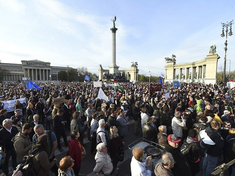 Nouvelle manifestation contre la politique de Viktor Orban