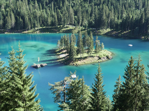 Les îles suisses entre nature et culture