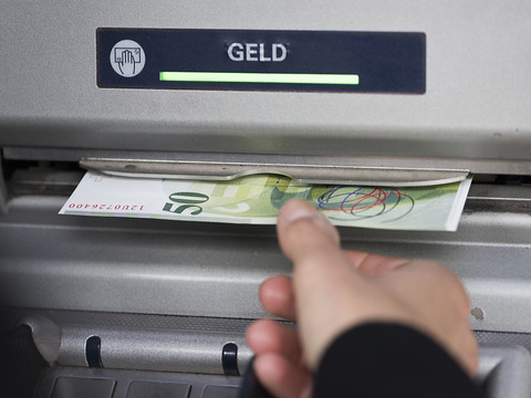Bancomats toujours sollicités malgré l'essor des cartes bancaires