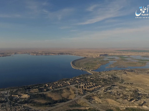Une force de combattants arabes et kurdes anti-EI près de Tabqa