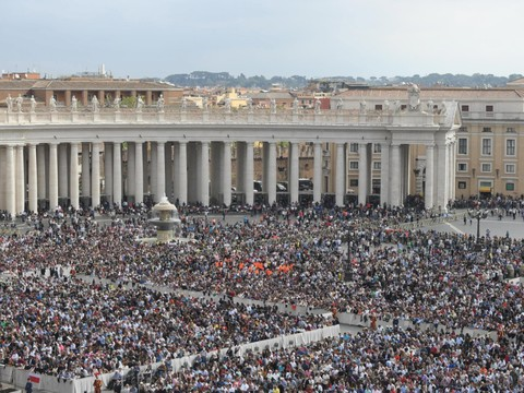 Le pape François célèbre la messe de Pâques sous haute sécurité
