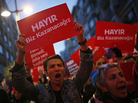 L'opposition en Turquie veut l'annulation du référendum constitutionnel
