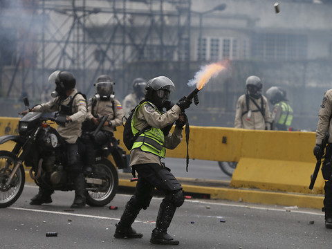 Heurts au Venezuela, des milliers d'opposants à nouveau dans la rue