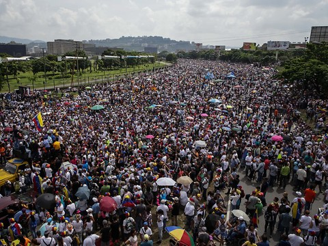 Venezuela: 24 morts en un mois, nouvelle manifestation mercredi
