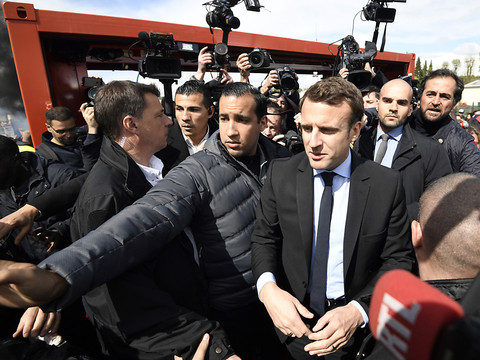 Visite surprise de Le Pen à l'usine Whirlpool d'Amiens