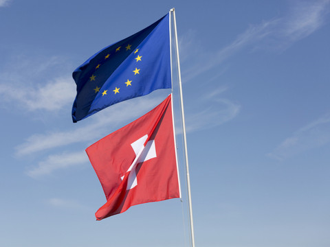 Un contre-projet du Parlement à Rasa peu probable, selon les partis