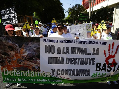 Le Salvador interdit les mines de métaux, première mondiale