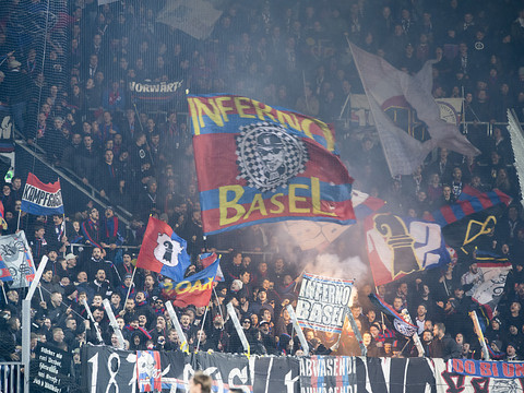 Des milliers de fans célèbrent le 20e titre du FCB à Bâle