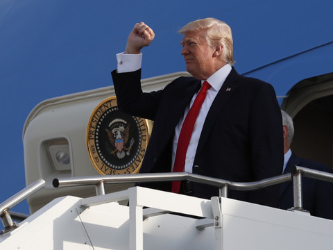 Le président Donald Trump célèbre 100 jours 