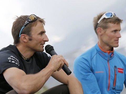 L'alpiniste de l'extrême Ueli Steck perd la vie dans l'Himalaya