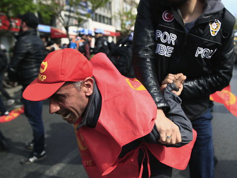 Istanbul: gaz lacrymogène pour disperser la manifestation du 1er mai