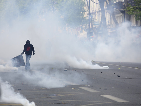 Heurts en marge de la manifestation parisienne, deux CRS blessés