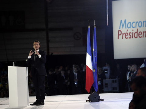 Macron veut débattre 