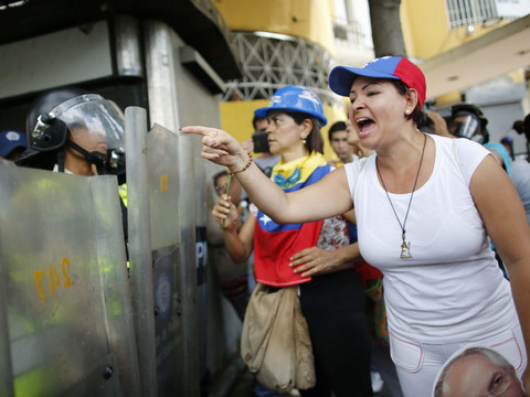 Manifestations au Venezuela: les femmes dans la rue