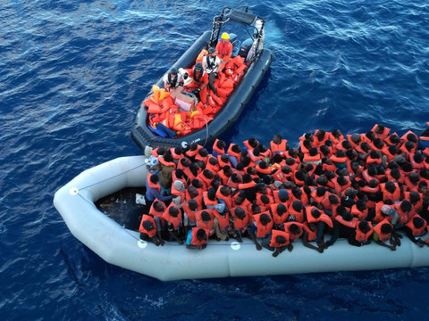 Environ 6000 migrants secourus en deux jours en mer Méditerranée