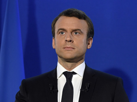 Macron, une large victoire pour une rupture, estime la presse