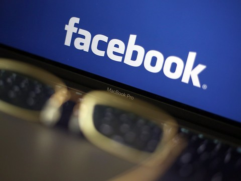 Facebook conseille les Britanniques contre la désinformation