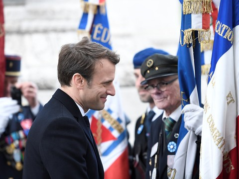 Premiers pas d'Emmanuel Macron qui va devoir trouver une majorité