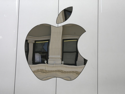 Apple vaut désormais plus de 800 milliards de dollars en Bourse