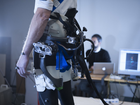 elderly for robot suits déjouer des exosquelette chutes un pour les EPFL: