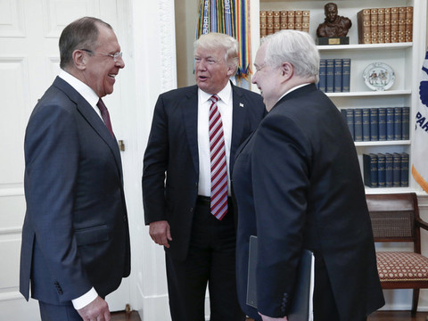Trump se pose en faiseur de paix entre la Russie et l'Ukraine