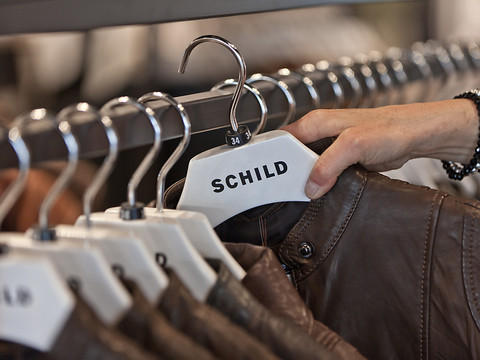 Globus, Herren Globus et Schild se regroupent en une seule marque