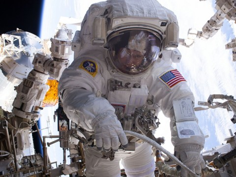 La 200e sortie de la Station spatiale retardée par une fuite