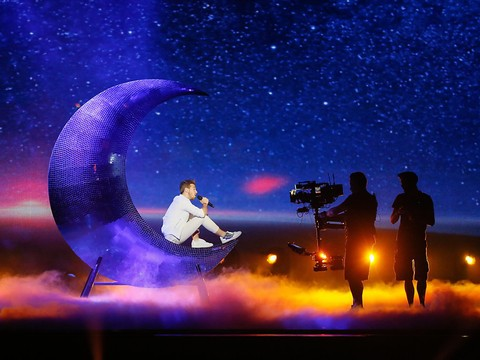 Kitsch et paillettes à Kiev pour la finale, en l'absence des Russes